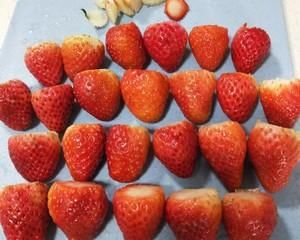 冷却后的草莓，好看又好吃