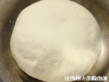 烫面|萝卜丝饼这做法最好吃,不发面也不烫面,薄皮馅多,咬一口还流汁