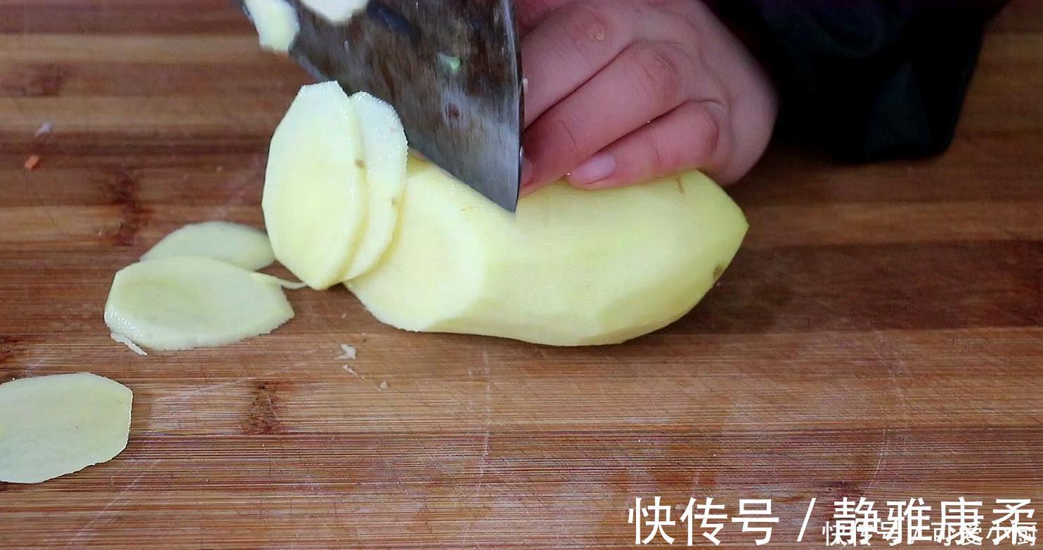 浓汤|吃了30年玉米，头一次见玉米棒这做法，别扔了，老人孩子都爱吃
