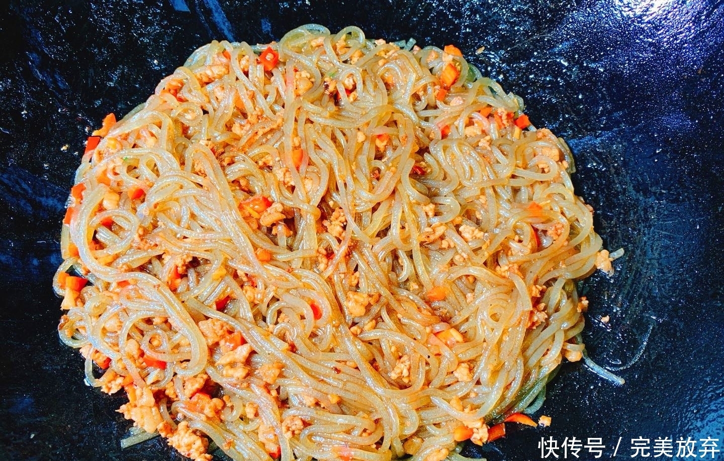 炒粉丝,切记别焯水后就炒,多加1步,粉丝根根?顺滑,还不粘锅