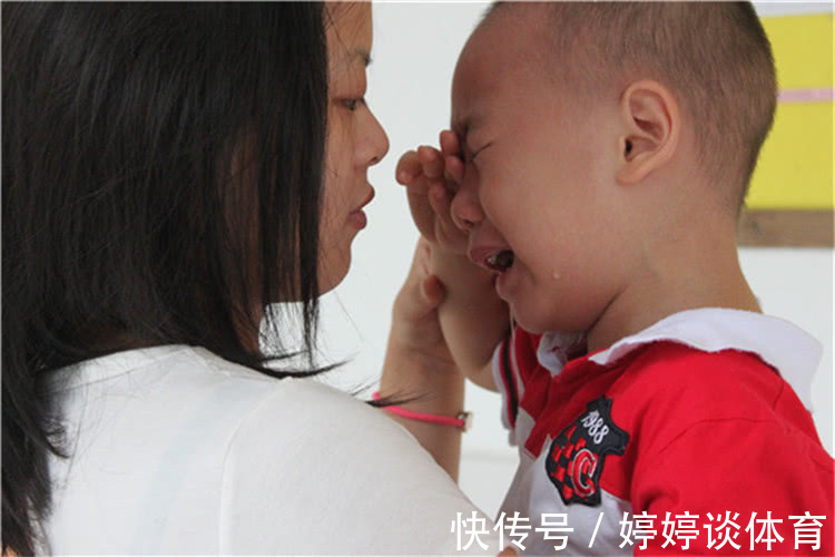 消化有问题|8岁男孩依旧每天要吃3次母乳,带娃就医检查后,医生却苦笑摇头