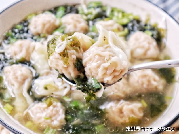 馄饨汤这样调！只需3样打底，用开水随便一冲，比排骨汤还好喝