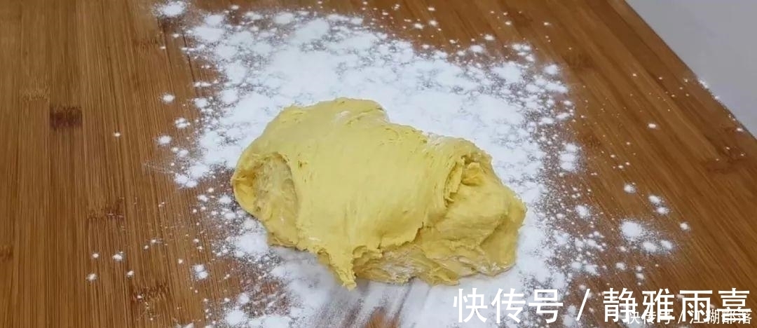 南瓜又出新吃法，不用油炸，比面包馒头做法简单，比南瓜饼还好吃