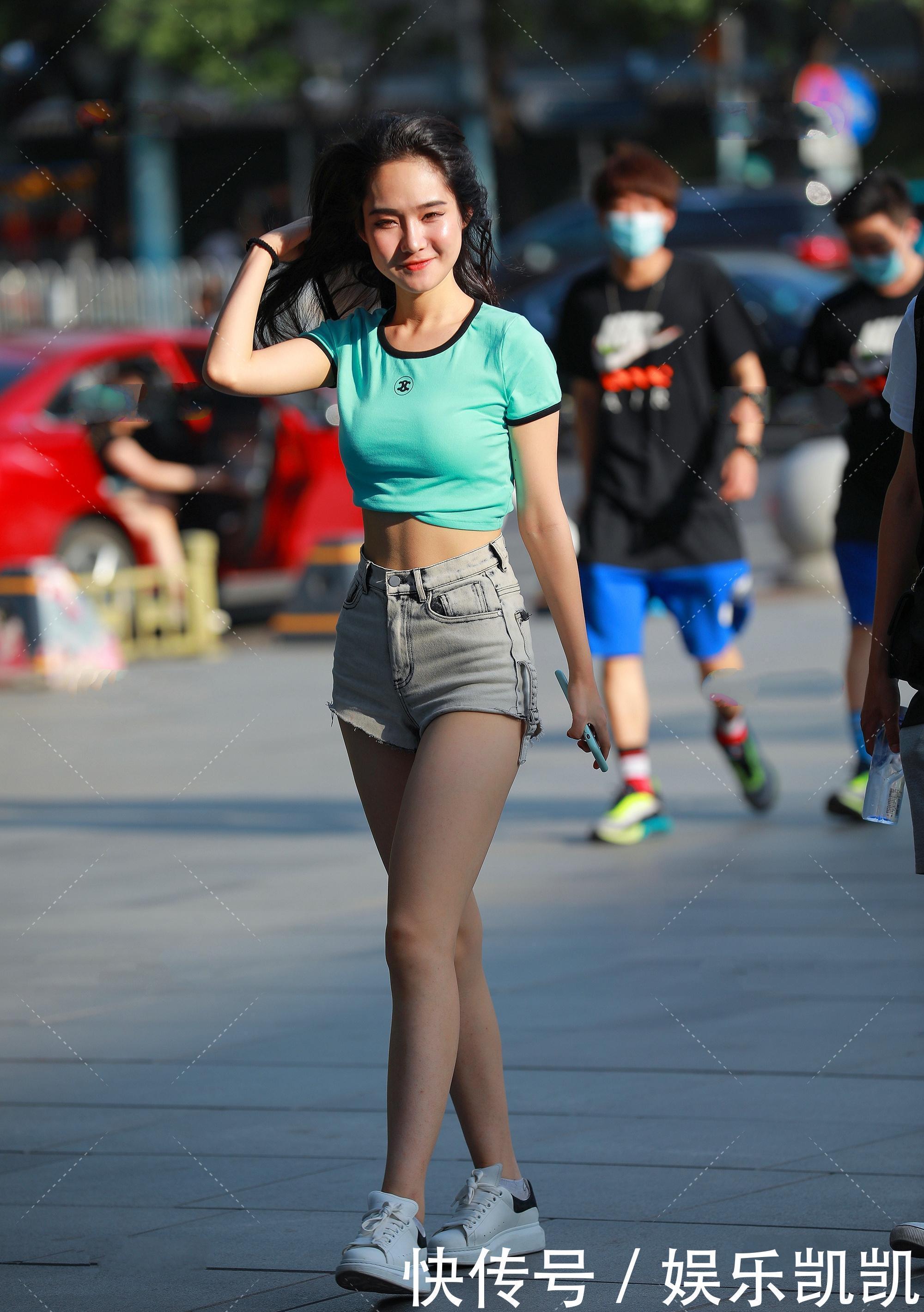 穿衣服荧光绿配牛仔短裤,走在大街上就是最靓的女
