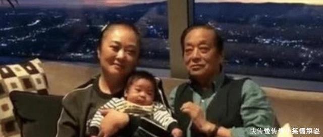 爱情的心$83岁艺术家晚年得子得意洋洋,扬言娶小28岁妻子娶对了,如今怎样