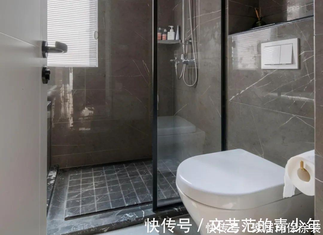 淋浴房|越来越多人淋浴房不铺瓷砖了,现在流行“四边走水”,美观排水快