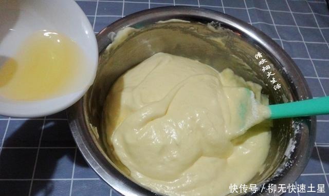 这个蛋糕材料简单,容易成功,鸡蛋口味香浓