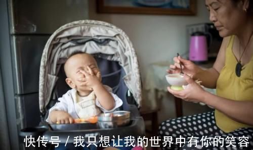 作息时间|夫妻俩餐馆吃饭,路人拍照传到网上,网友:孩子是意外