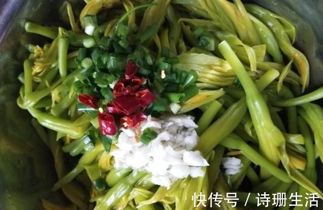 茼蒿|失眠最怕不是茼蒿,而是它,简单一拌,安神助眠,一觉睡醒到天亮