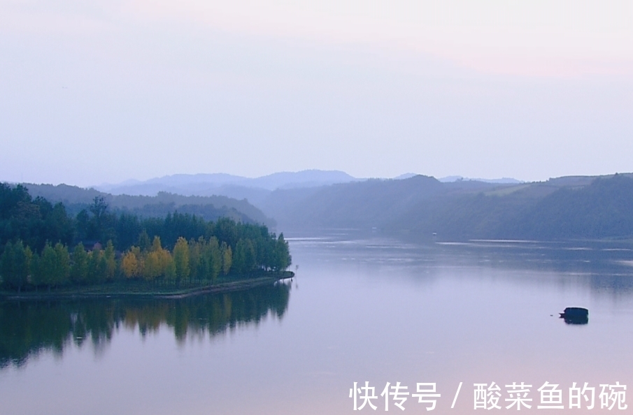 李白#李白最經(jīng)典的20首詩排行榜,《靜夜思》第四,前三都是哪些名篇?