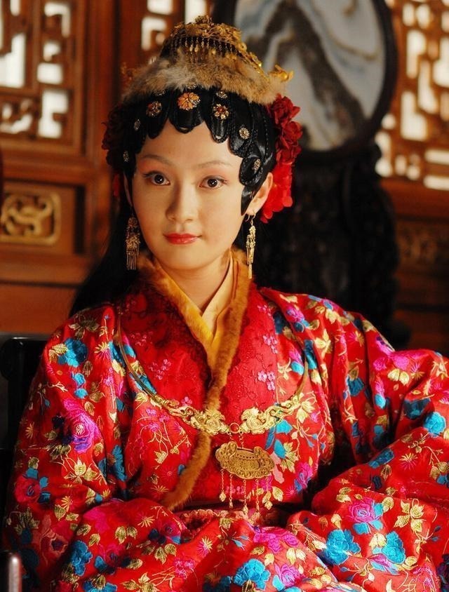 鸳鸯$贾母为何拿20两银子给薛宝钗过生日?你看她平时给林黛玉多少钱