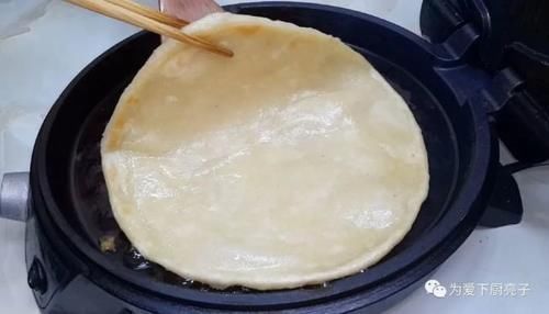 面团|烙饼这样做才好吃，开水一烫，张张柔软又劲道，比手抓饼还好吃