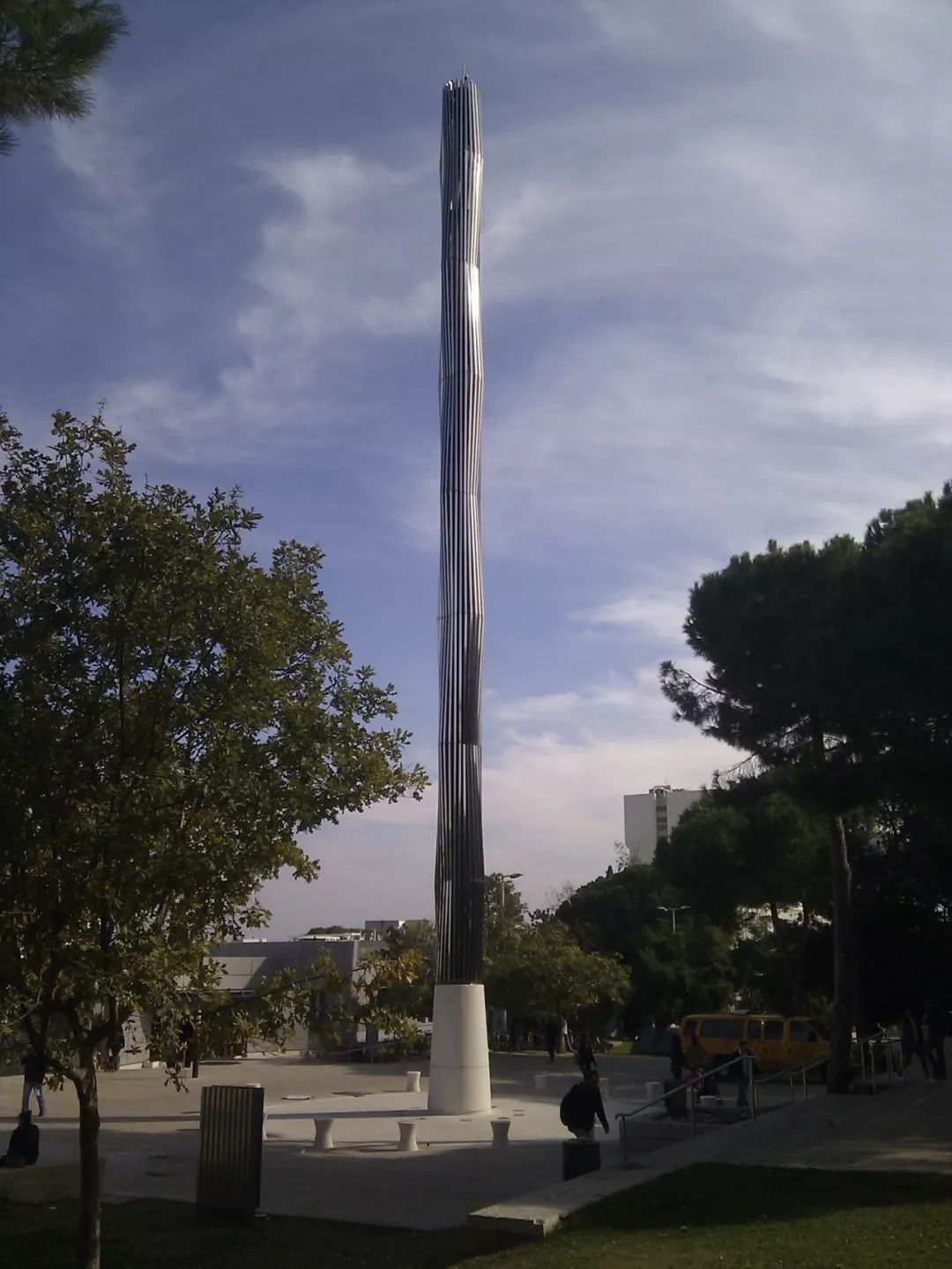 建筑|唯有鬼才,才敢让建筑飞起来!