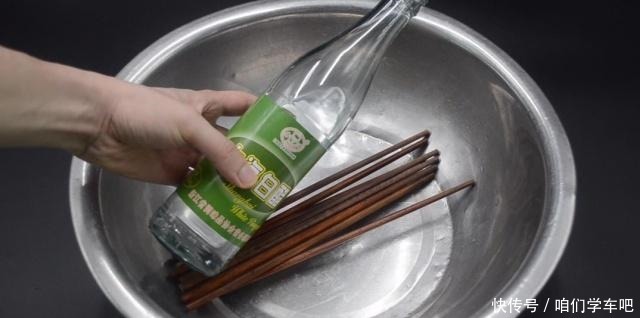 用清水洗筷子,比不洗还脏,教你一个清洗筷子妙招,干净又除菌!