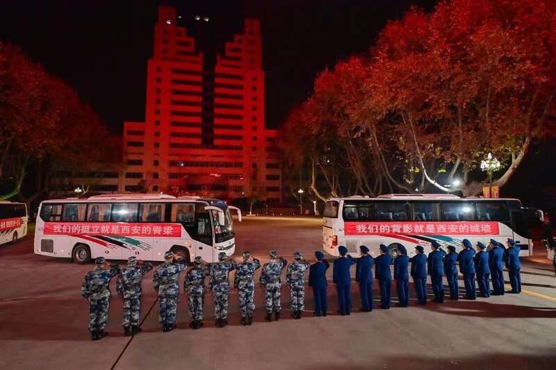 疫情|空军军医大学150人医疗队连夜增援西安医院