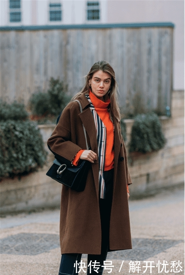 显瘦|讲真的,穿大衣时,最好别配这2种裤子,多穿另外3种,显瘦又洋气