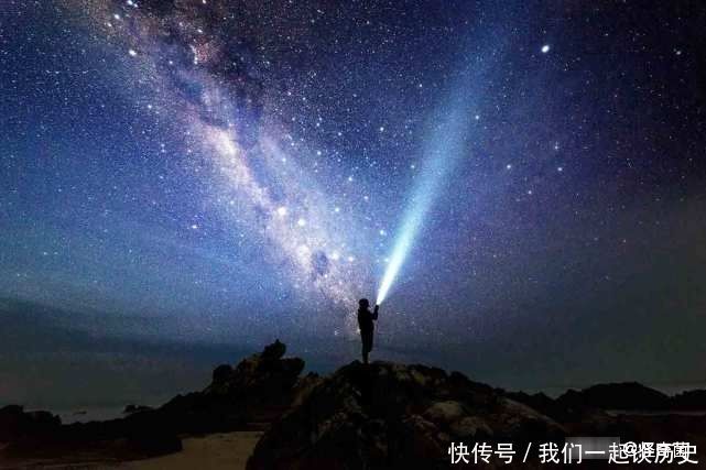 光斑 手电筒的光去了哪?是熄灭就消失,还是像一列火车驶向宇宙尽头?