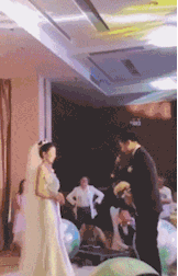 |搞笑GIF:鱼儿咬了口鱼食,乌龟不淡定了