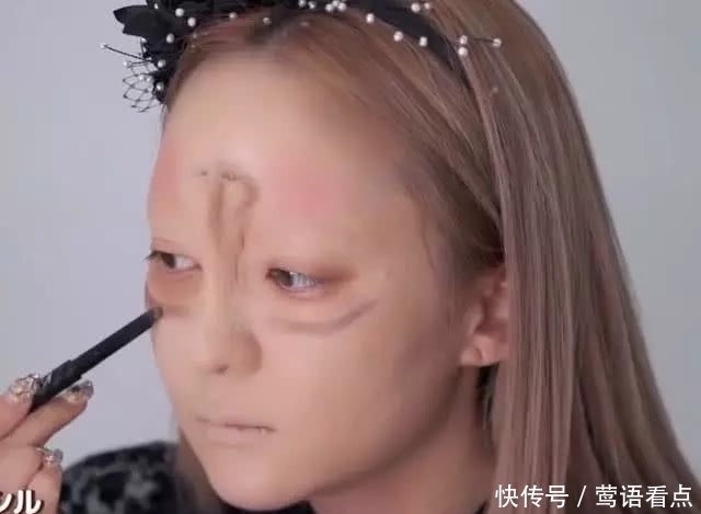 化妆大佬要将自己倒过来，开始：什么鬼？最后：受我一拜！