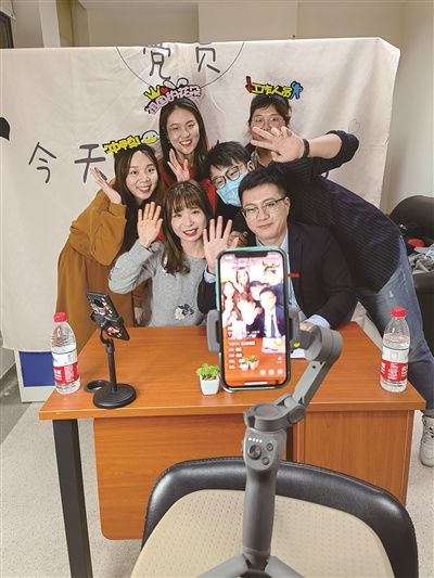 医院|这家医院公益直播间火了！“青密无间”开启健康科普
