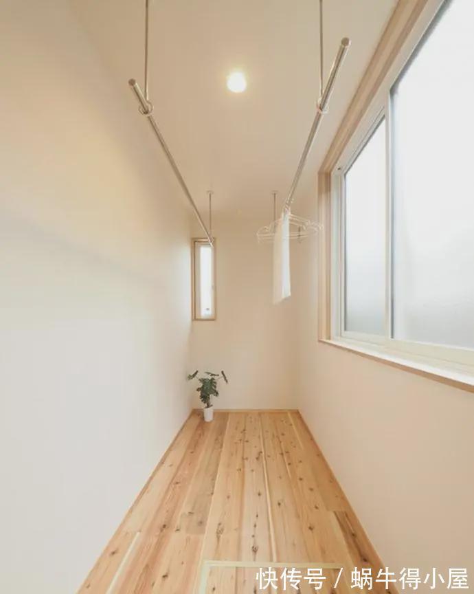 阳台|太实用!阳台安装一块隔板,多个熨烫、折叠区,以前咋没想到?