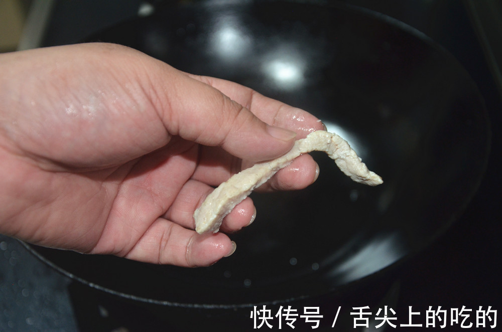 炒瘦肉有人加淀粉,有人放蛋清都错了,老师傅教你一招,嫩滑不腥