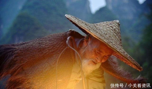 |沙雕动画,搞笑:不想去上厕所拉在塑料袋里!结果