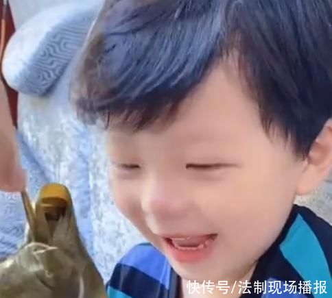 端午|萌娃端午睡醒粽子被吃完，委屈质问妈妈:是忘了有个可爱的儿子吗