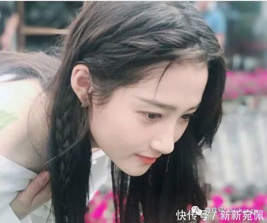 头发|学院风的女生发型扎发，好看自然又简单，特别唯美