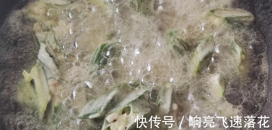 秋葵不知道怎么吃,这个烧法,我家二宝很喜欢!