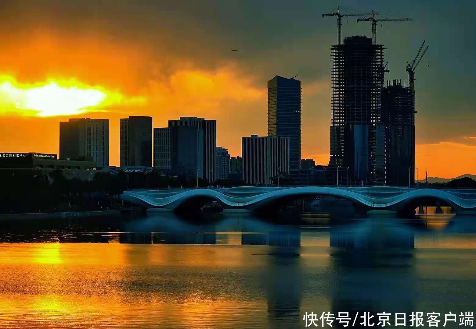 霞光下，副中心美丽如画