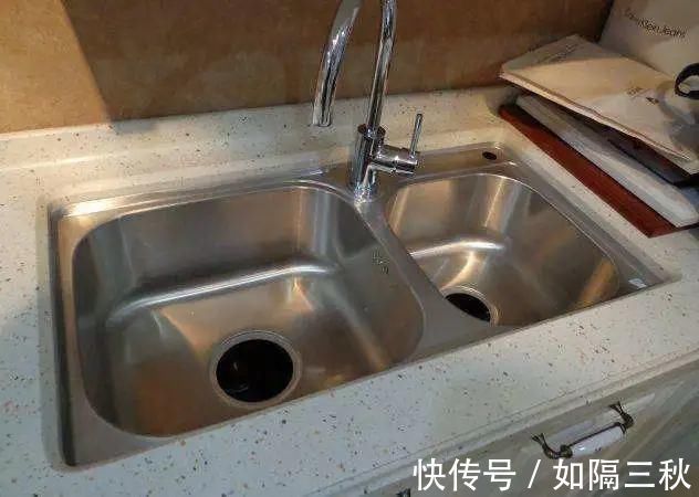 台面|橱柜台面记得要装这个东西,好多人嫌丑没装,入住肠子都悔青了