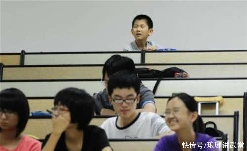江苏台!当年3天读完小学,10岁上大学的苏刘溢,现在为何沦为“小丑”