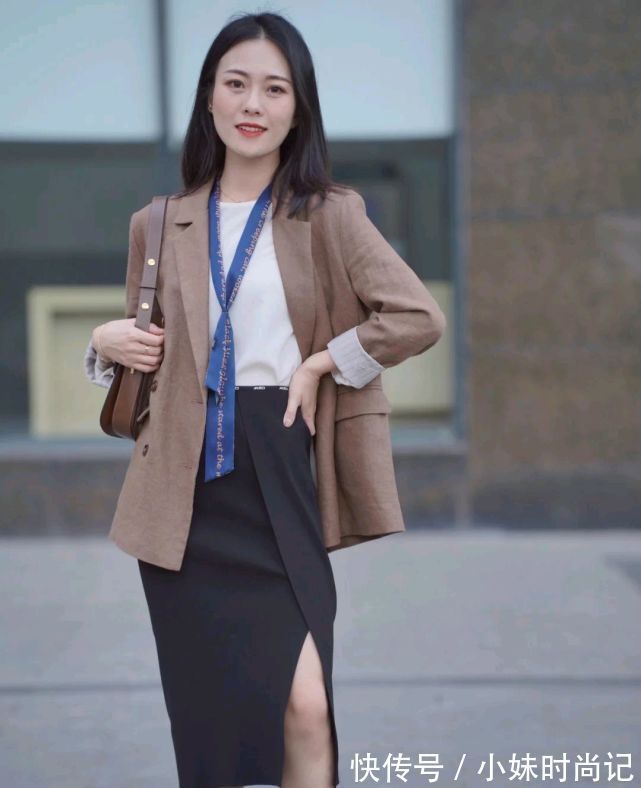 波点|成熟女人的早秋穿搭如何搭配?可以选择简约款,呈现出优雅大方