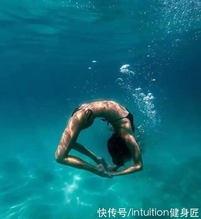 燃脂|24岁瑜伽美女博主,拥有200万粉丝,仅一张自拍照都价值上万