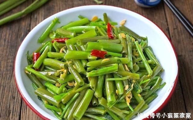 这菜是天然“洗肠草”，常吃去油解腻、润肠通便，贵点也要舍得