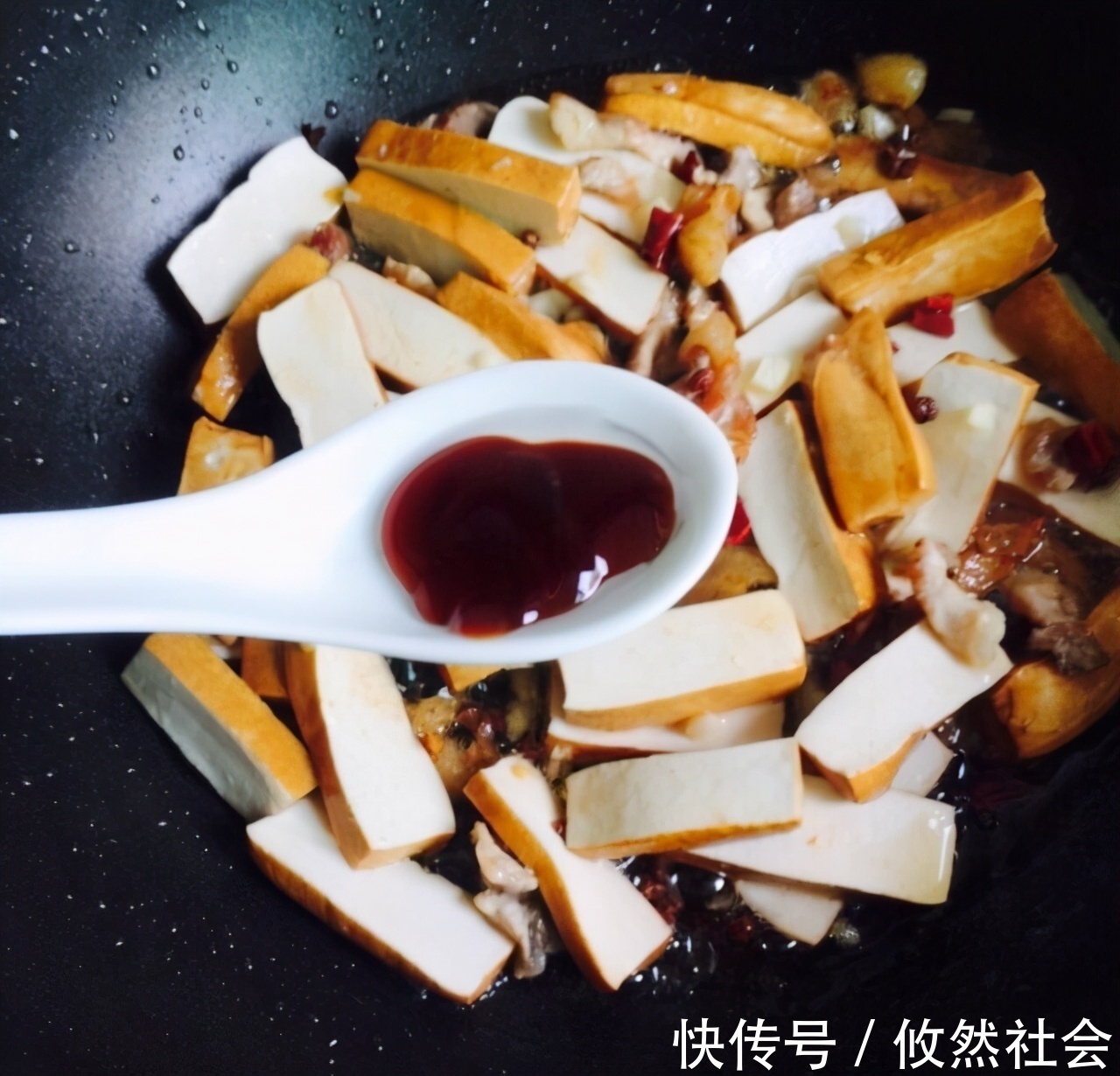 肉质|在家做芹菜香干小炒肉,芹菜清脆可口,肉质鲜美,健康有营养