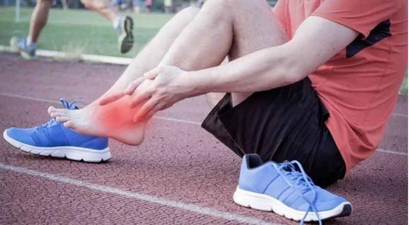 崴脚了应该怎么处理？做错了后果很严重！