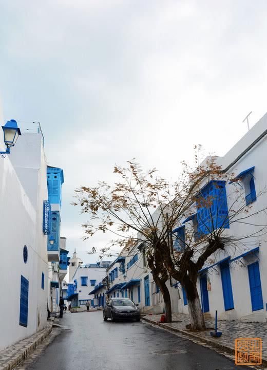 春雪|非洲最梦幻蓝白小镇,在草席咖啡馆抽水烟喝甜茶,这里的惬意不输圣托里尼