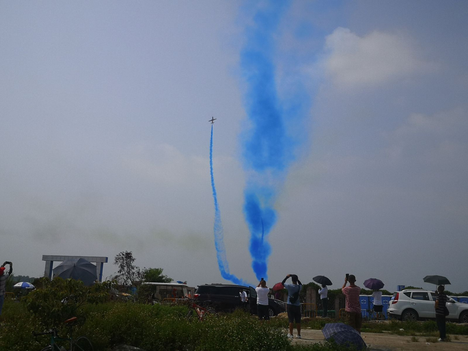 主航道！海报新闻现场直击珠海航展：“终于拍到了，没有遗憾了！”