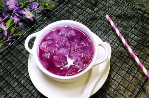 它是“天然清肠菜”，清理肠道，喝一碗等于慢跑1小时