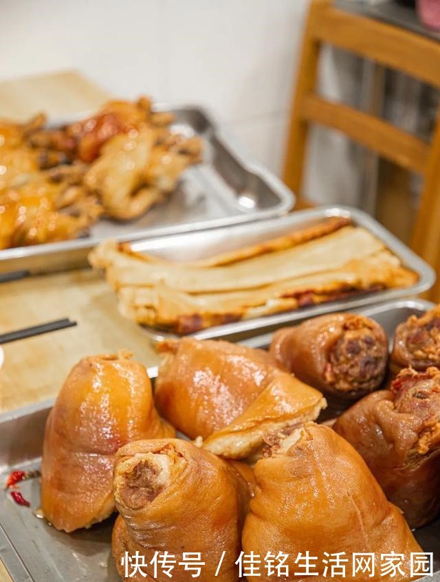  在武汉东北人贼稀罕的家常馆子，整一个