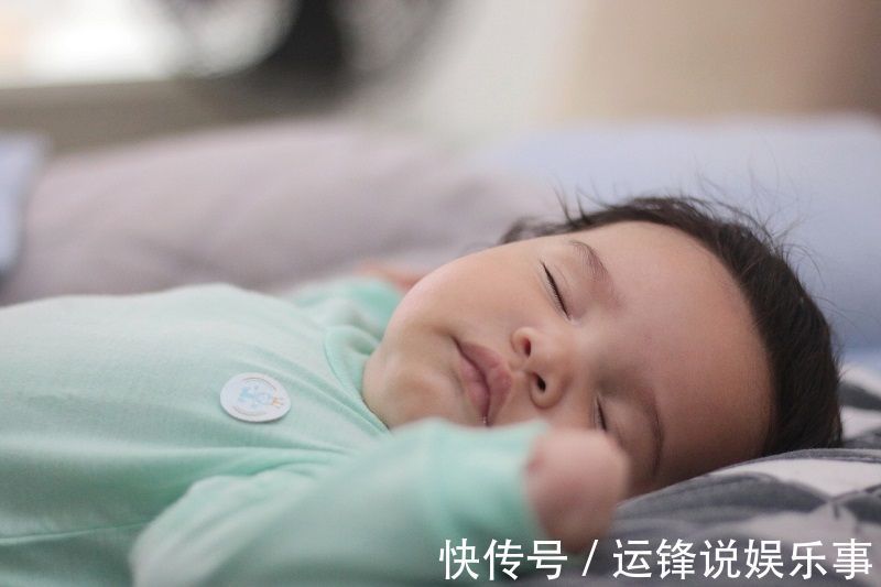入睡|如何让宝宝睡整夜觉?妈妈试试这3种方法,让他一觉睡到大天亮
