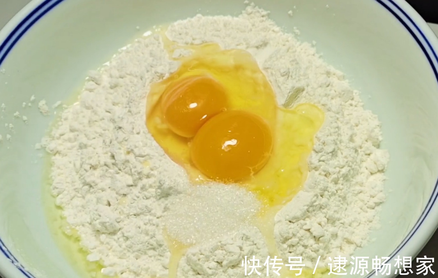 一碗面|2个鸡蛋，一碗面，简单一做，暄软香甜，营养丰富，比面包还好吃