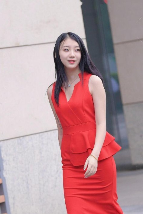 做一个优雅美丽的女人,选一件气质的衣服是对的,讲究优雅舒适