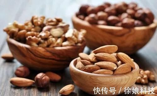 糖尿病患者|二型糖尿病人更需要吃零食?营养师:吃这4类零食,对病情更有益