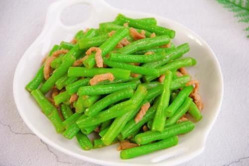 美食推荐：香煎茄盒，砂锅鱼头，豆角炒肉丝，蒜蓉开背虾的做法