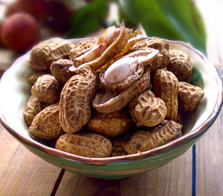 煮花生时，别乱放调料，姥姥用这个方法煮了60年，鲜香软烂又入味