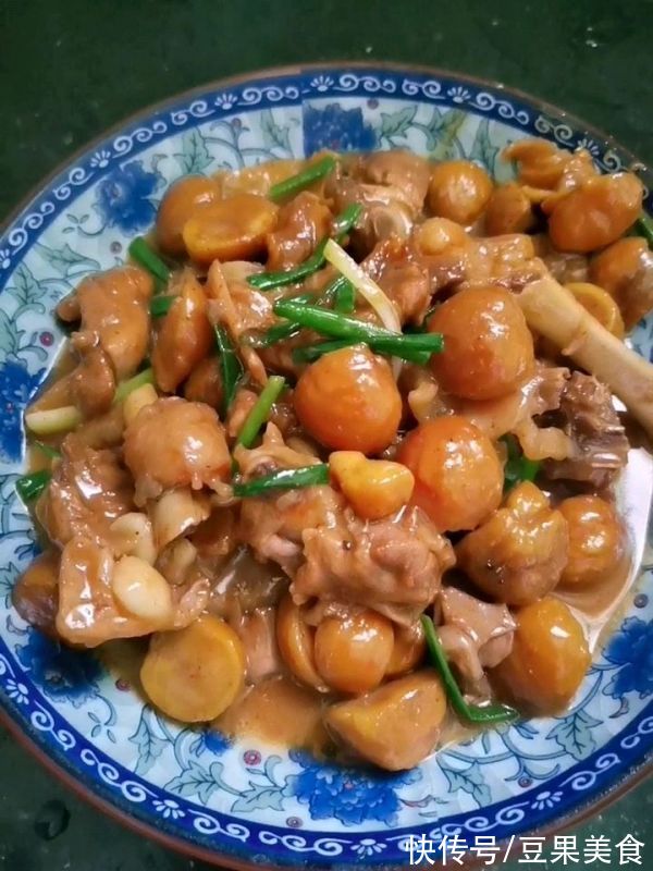 板栗闷鸡中午刚做完,晚上又想吃了