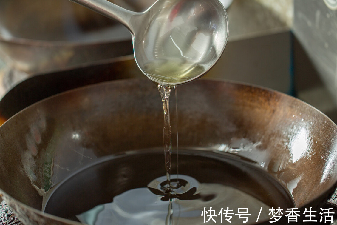 嘎嘣脆|炸花生米，直接下锅是不对的，掌握3个窍门，粒粒鲜香嘎嘣脆